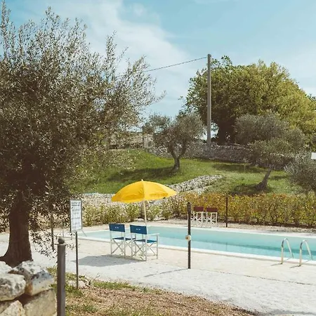 Trulli Alto E Ulivo